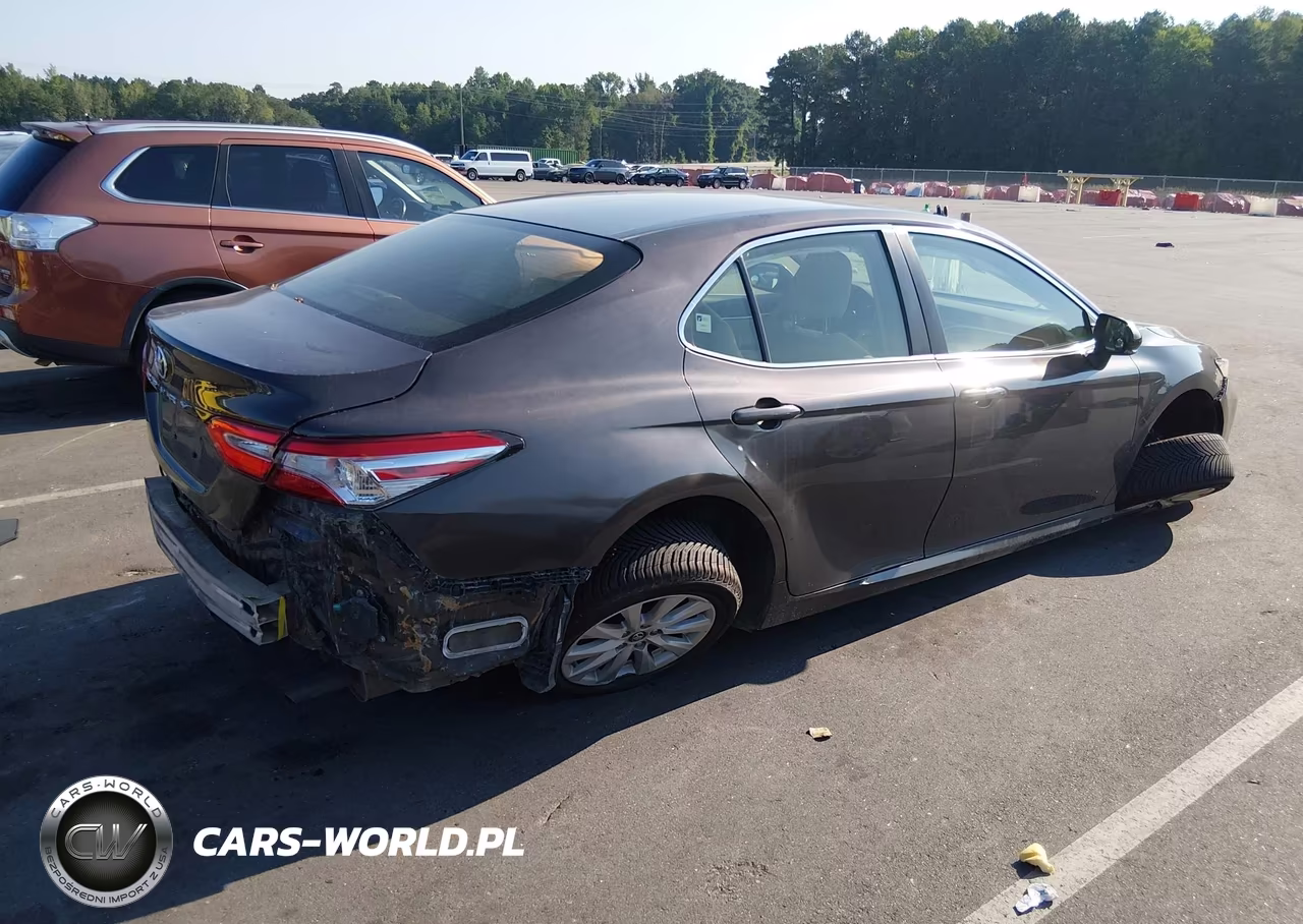 2018 Toyota Camry L VIN:JTNB11HKXJ3034945 - 4