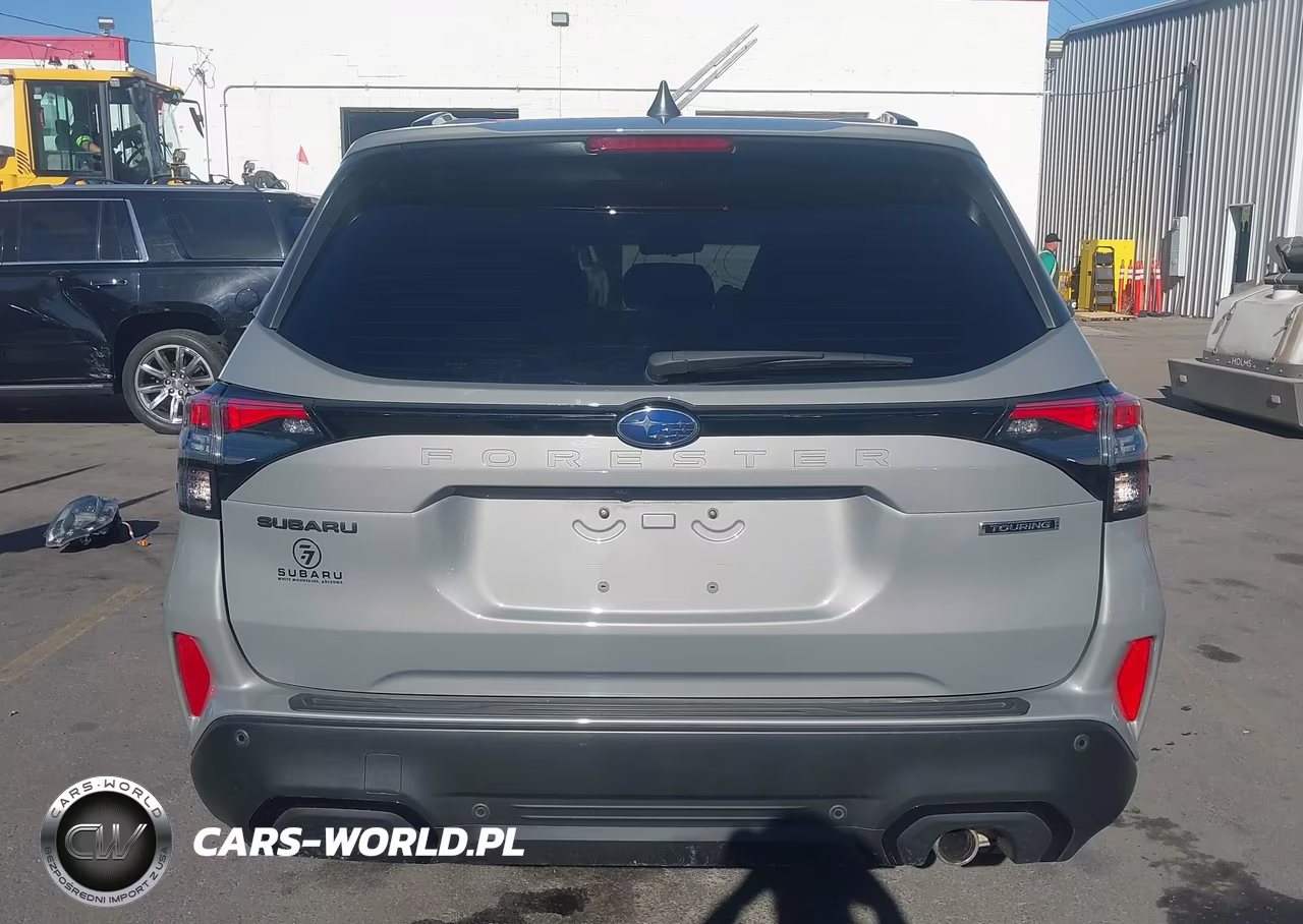 2025 Subaru Forester Touring VIN:JF2SLDTCXSH444733 - 17