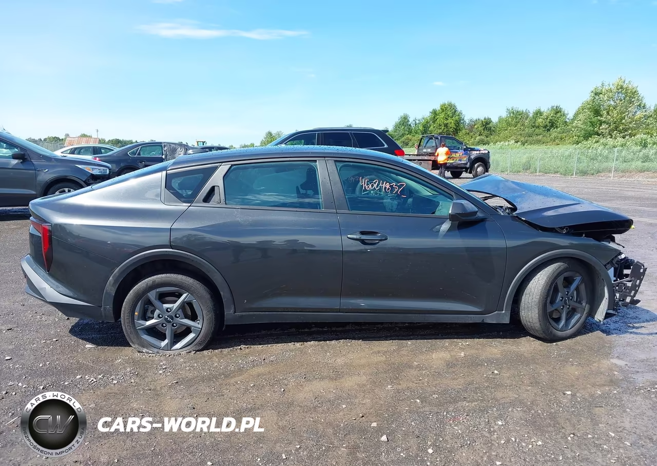 2025 Kia K4 Lxs VIN:3KPFT4DE8SE101053 - 13