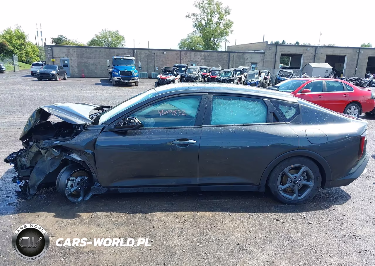 2025 Kia K4 Lxs VIN:3KPFT4DE8SE101053 - 14