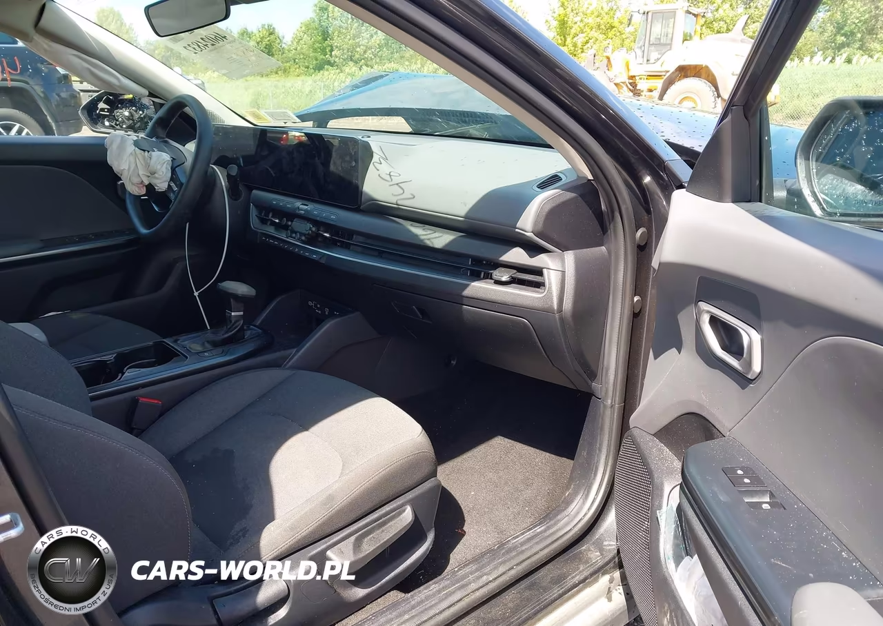 2025 Kia K4 Lxs VIN:3KPFT4DE8SE101053 - 5