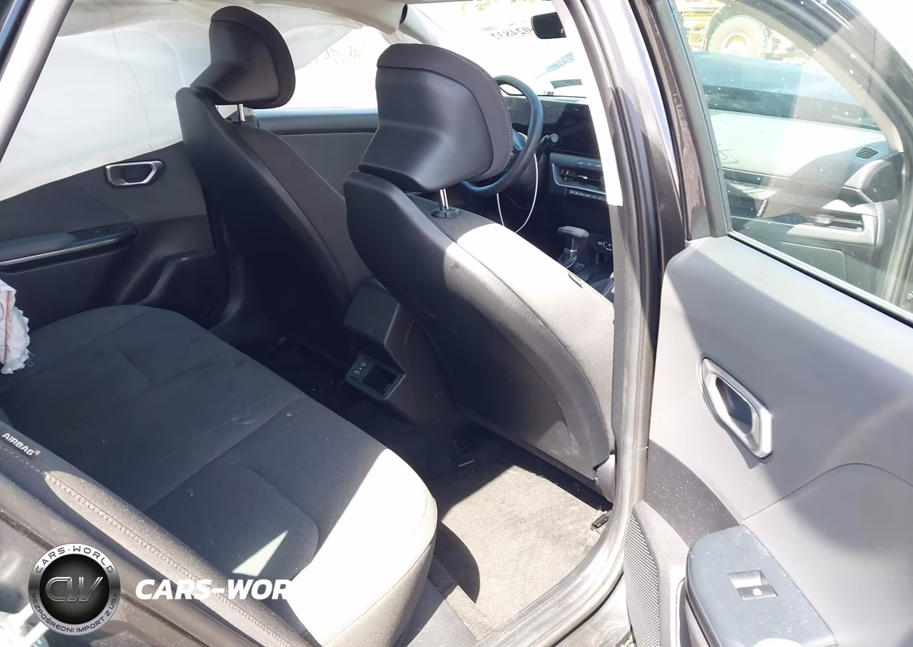 2025 Kia K4 Lxs VIN:3KPFT4DE8SE101053 - 8