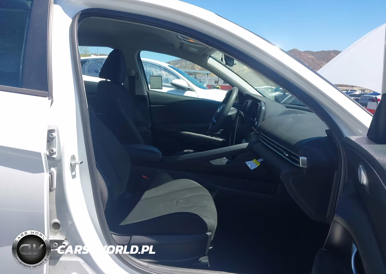 2022 Hyundai Elantra Sel VIN:5NPLM4AG0NH063887 - 5