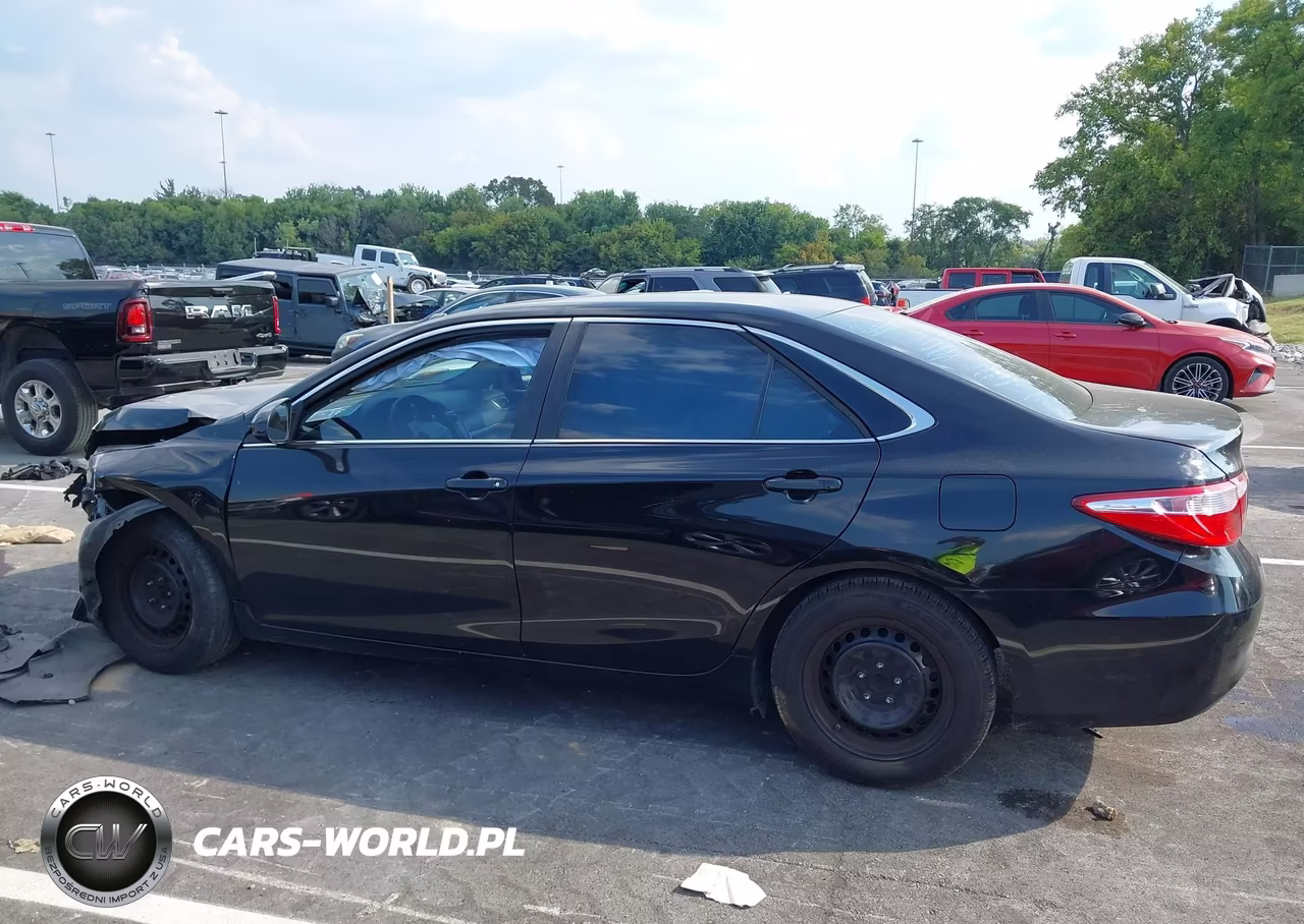 2015 Toyota Camry Le VIN:4T4BF1FK1FR465976 - 14