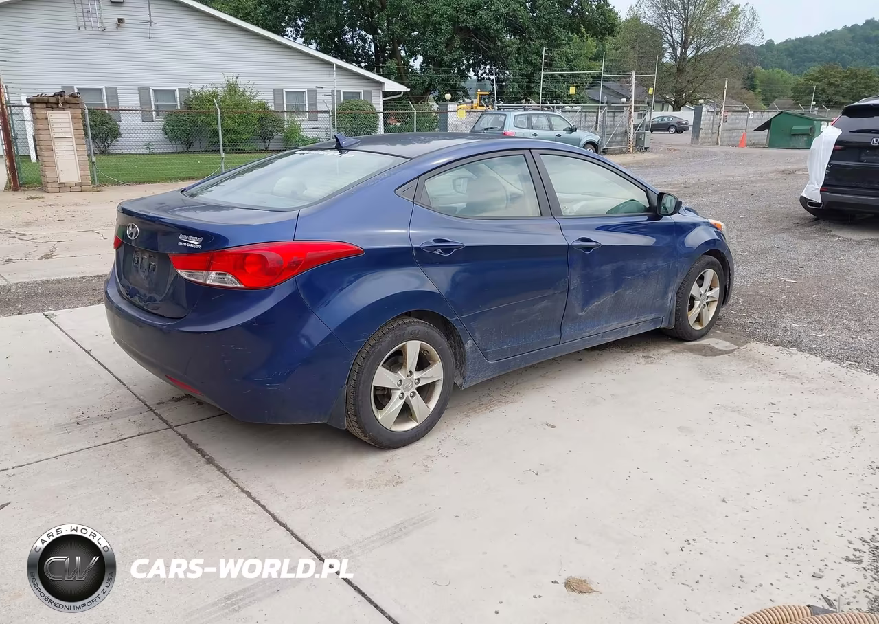 2013 Hyundai Elantra Gls VIN:KMHDH4AE8DU631052 - 4