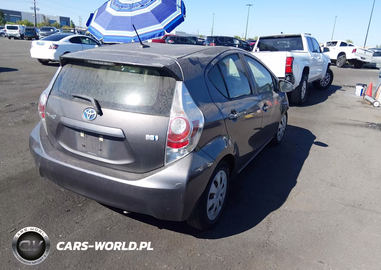 2012 Toyota Prius C Three VIN:JTDKDTB34C1517287 - 4