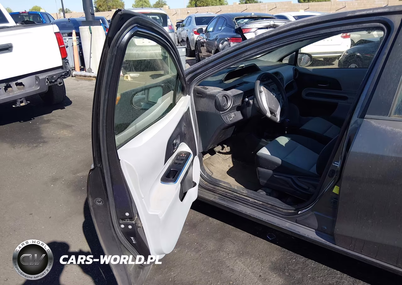 2012 Toyota Prius C Three VIN:JTDKDTB34C1517287 - 5