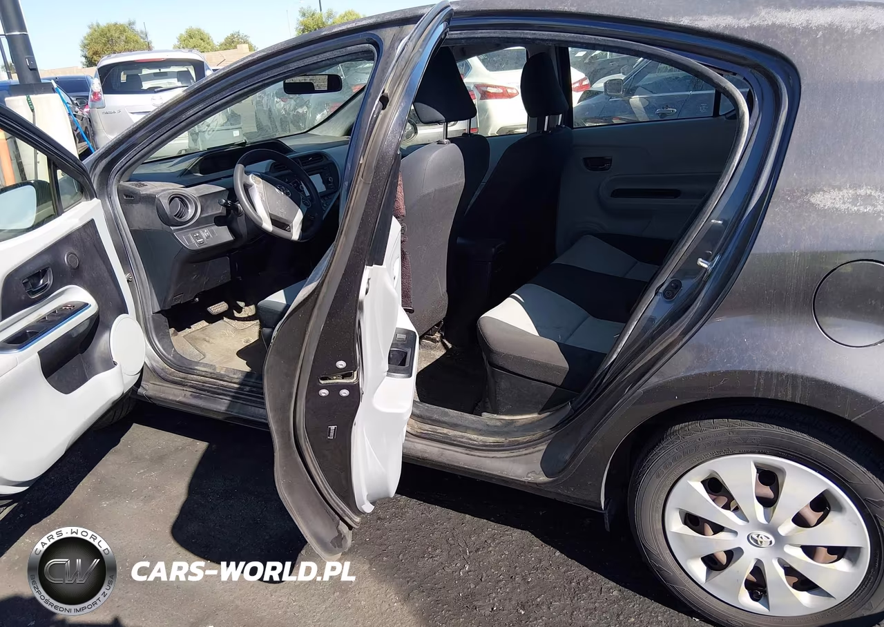 2012 Toyota Prius C Three VIN:JTDKDTB34C1517287 - 8