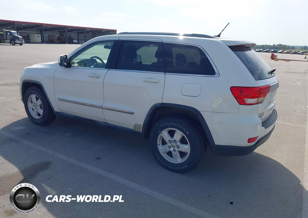 2011 Jeep Grand Cherokee Laredo VIN:1J4RR4GG4BC589525 - 3