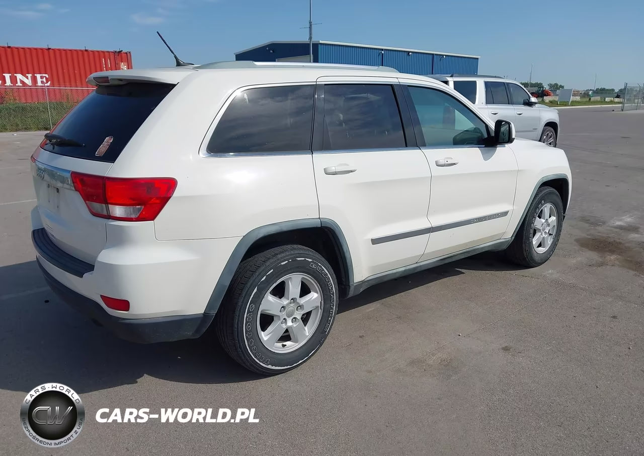 2011 Jeep Grand Cherokee Laredo VIN:1J4RR4GG4BC589525 - 4