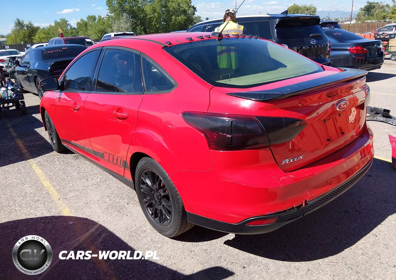 2012 Ford Focus Se VIN:1FAHP3F21CL107883 - 3