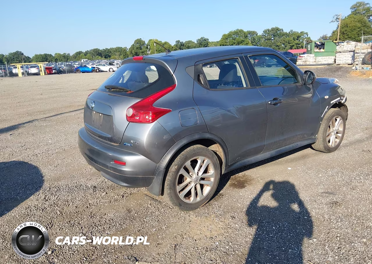 2014 Nissan Juke S VIN:JN8AF5MV1ET355713 - 4
