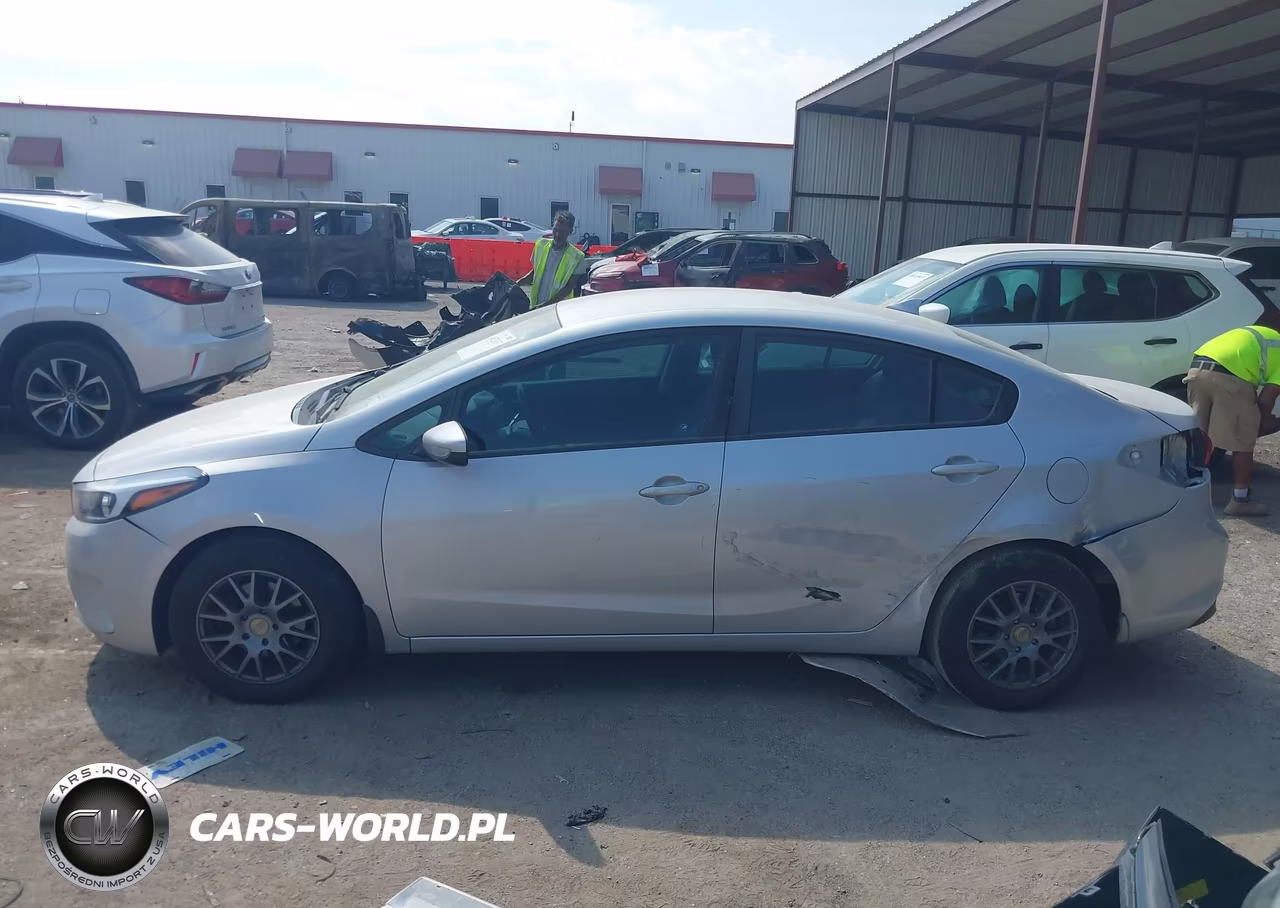 2018 Kia Forte Lx VIN:3KPFK4A73JE225478 - 14