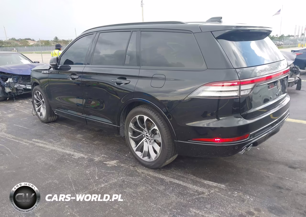 2025 Lincoln Aviator Premiere VIN:5LM5J6WC4SGL28791 - 3