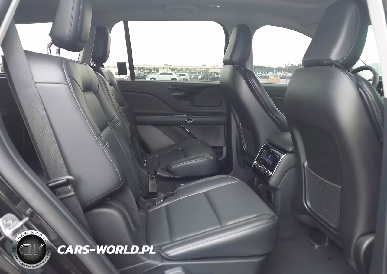 2025 Lincoln Aviator Premiere VIN:5LM5J6WC4SGL28791 - 8