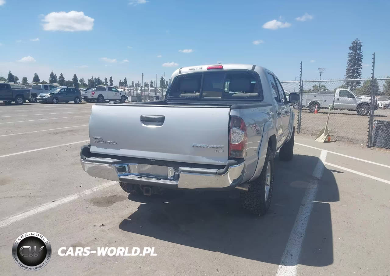 2011 Toyota Tacoma Prerunner V6 VIN:3TMJU4GN5BM115646 - 4