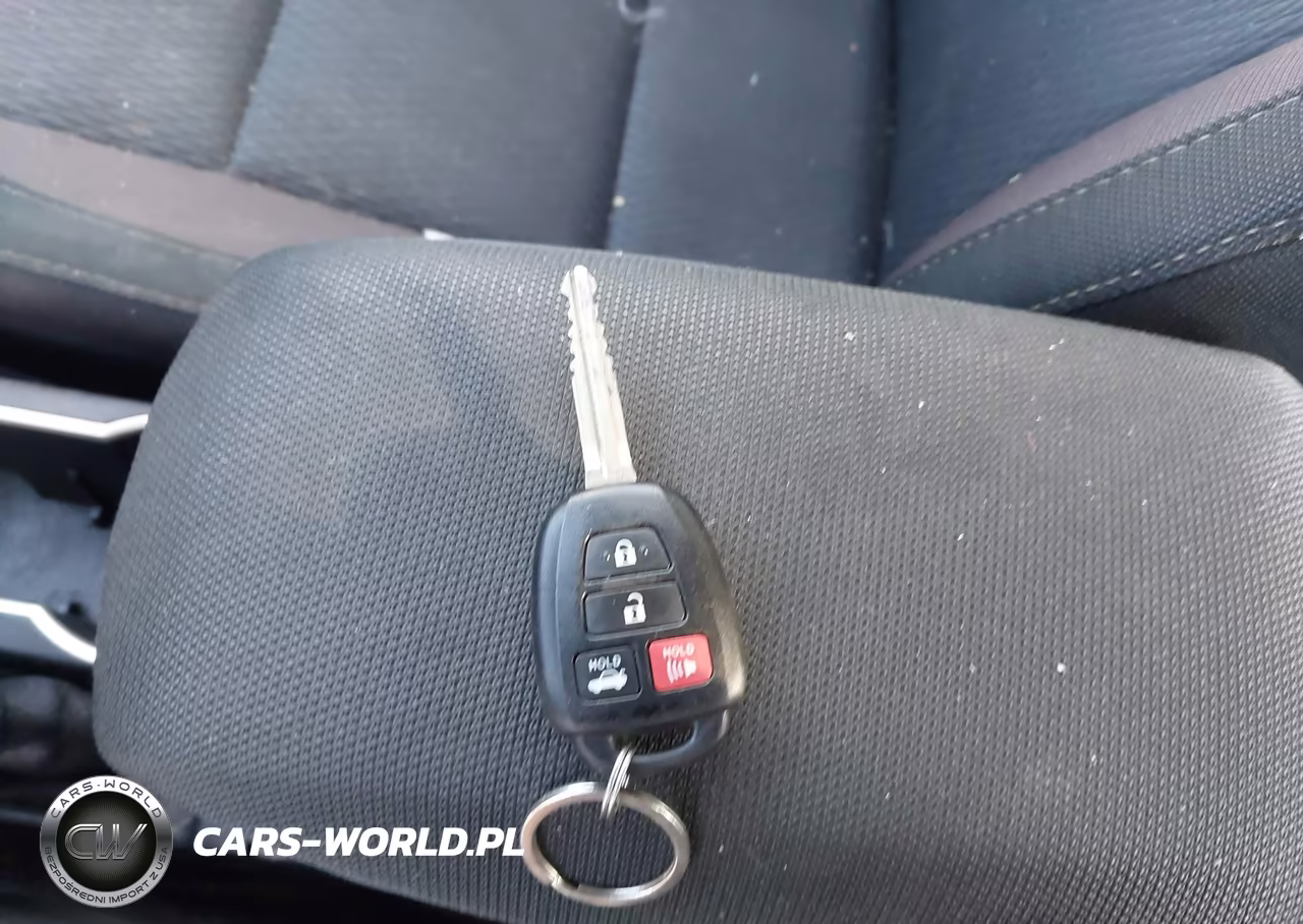 2018 Toyota Corolla Le VIN:2T1BURHE1JC082118 - 11