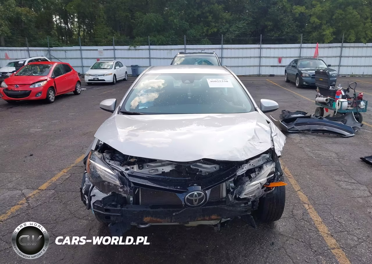 2018 Toyota Corolla Le VIN:2T1BURHE1JC082118 - 12