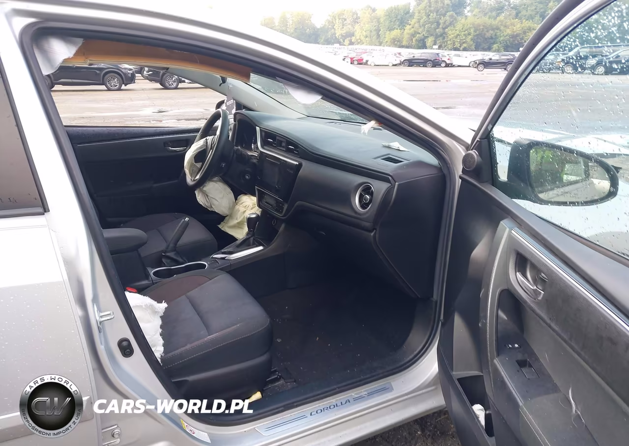 2018 Toyota Corolla Le VIN:2T1BURHE1JC082118 - 5