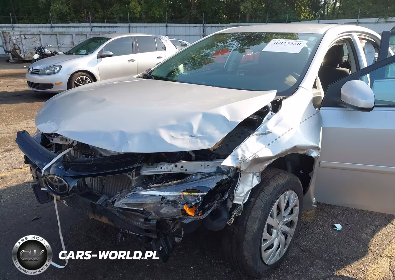 2018 Toyota Corolla Le VIN:2T1BURHE1JC082118 - 6