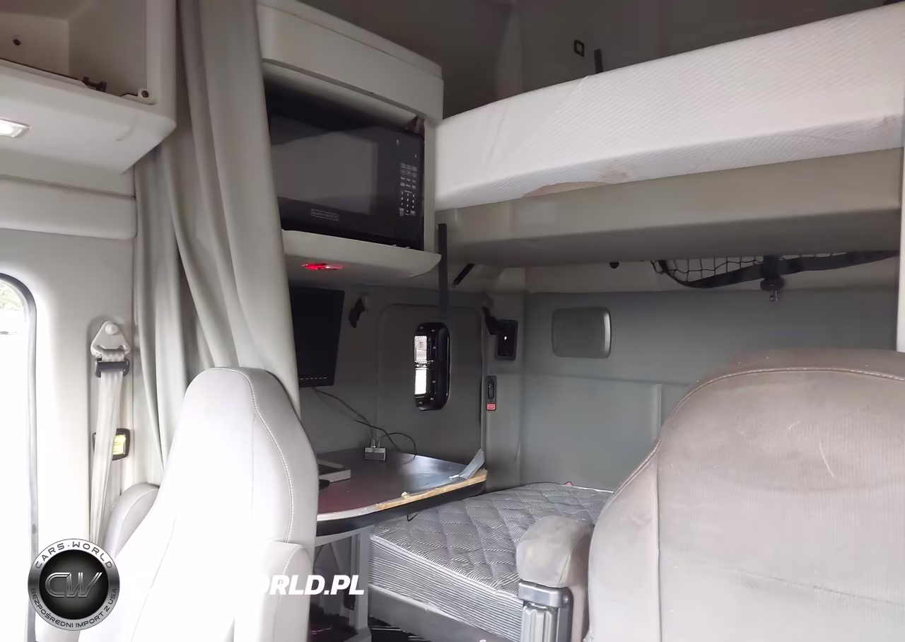 2019 Kenworth T680 VIN:1XKYDP9X6KJ239618 - 19