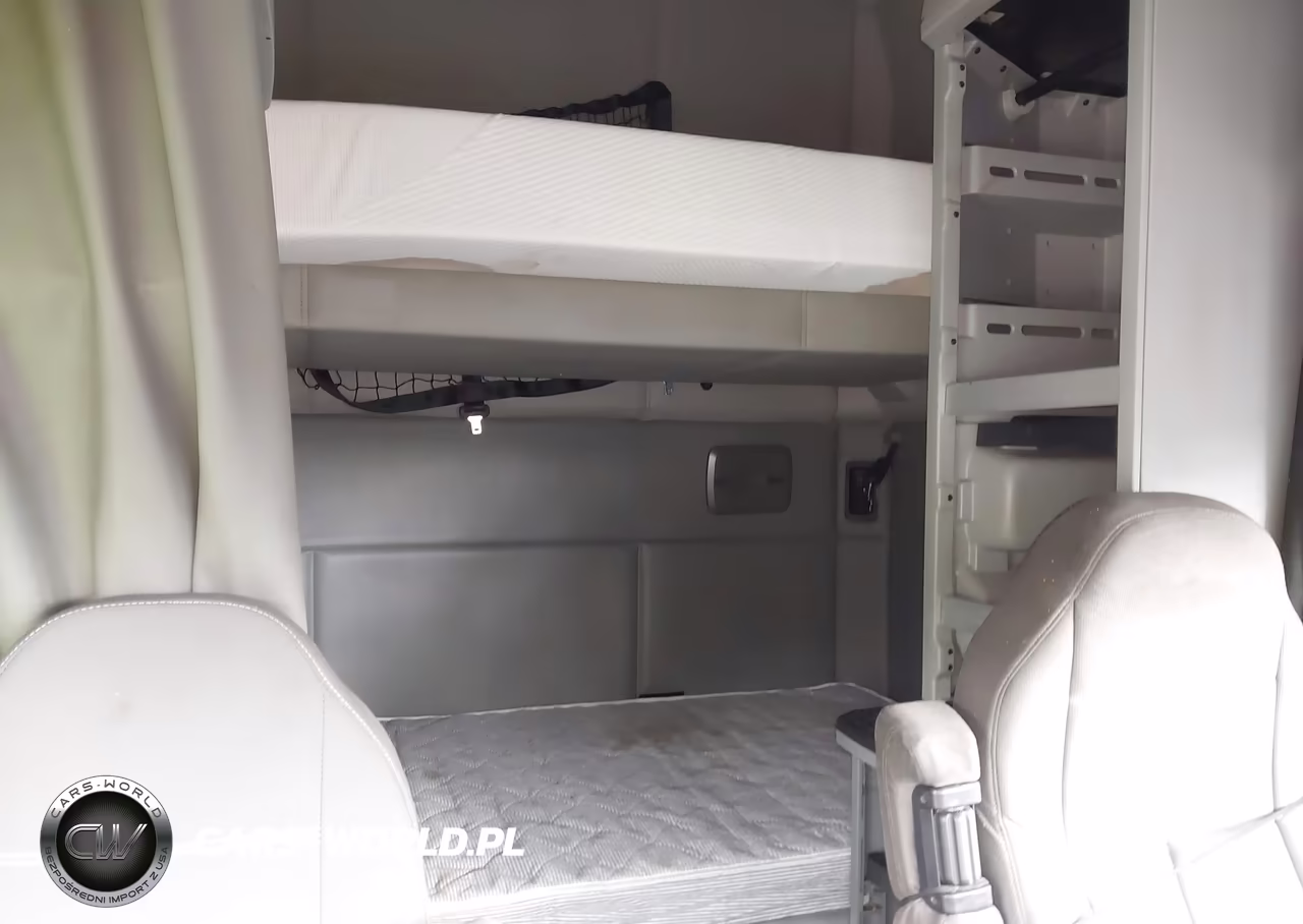 2019 Kenworth T680 VIN:1XKYDP9X6KJ239618 - 6