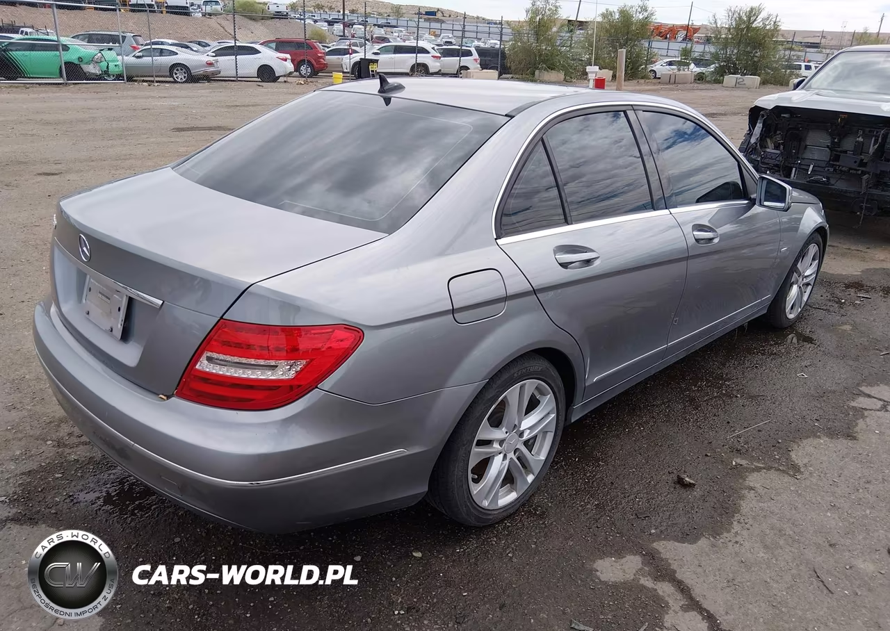 2012 Mercedes-Benz C 250 Luxury VIN:WDDGF4HB2CA652584 - 4