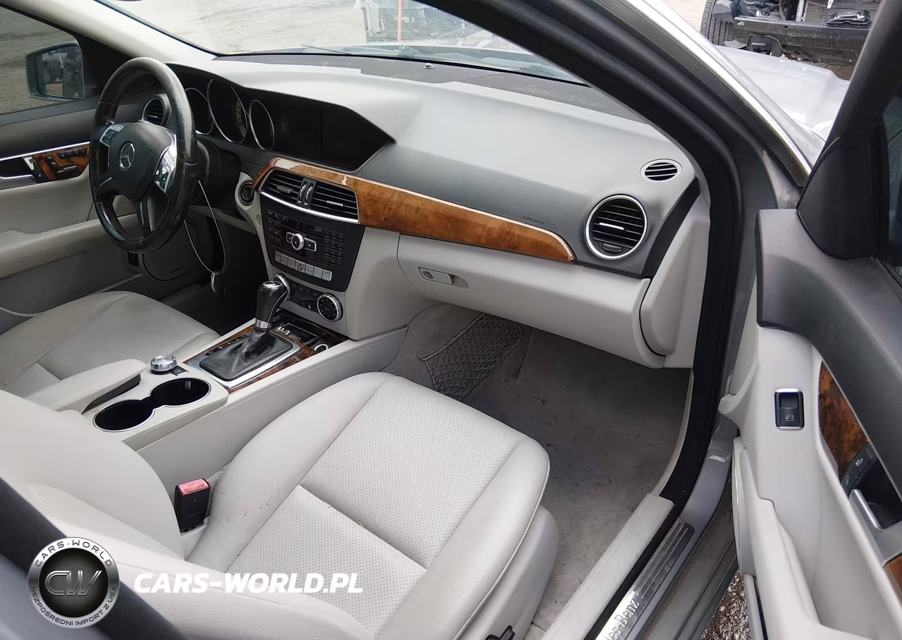 2012 Mercedes-Benz C 250 Luxury VIN:WDDGF4HB2CA652584 - 5