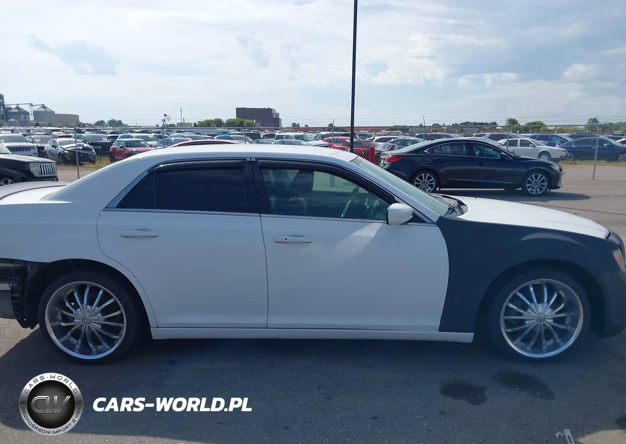 2013 Chrysler 300 Motown VIN:2C3CCAAG0DH534000 - 14