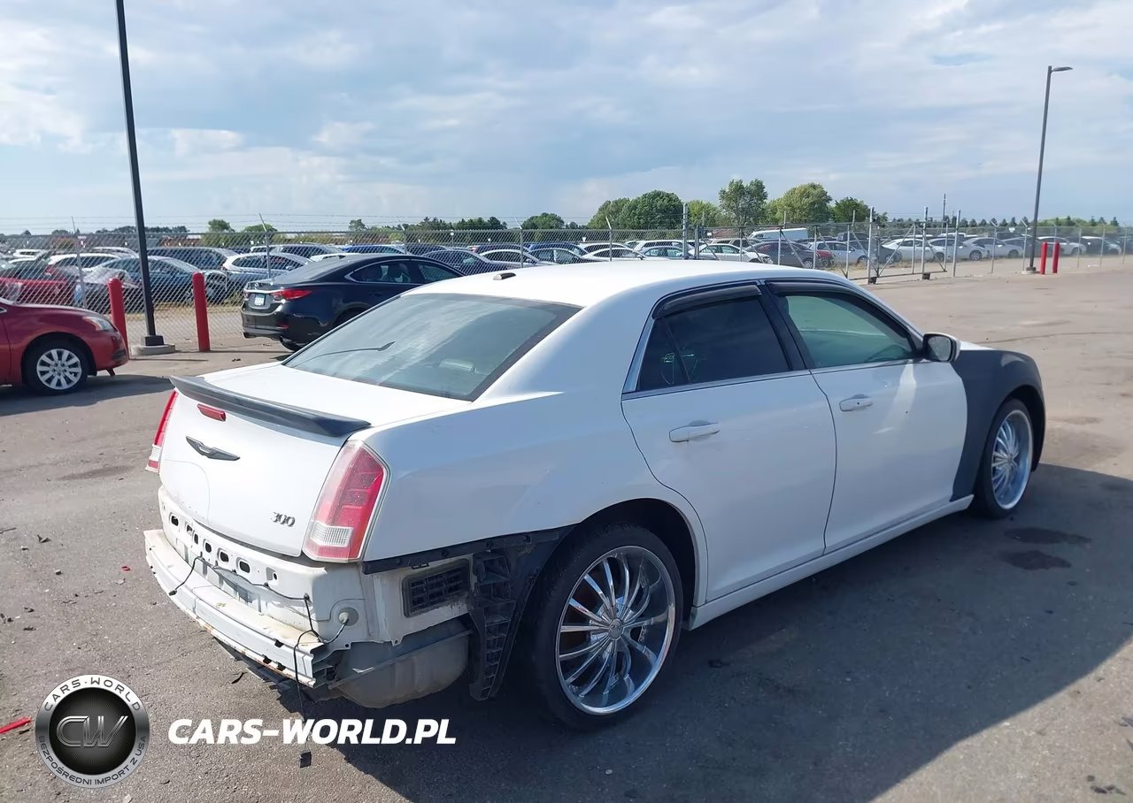 2013 Chrysler 300 Motown VIN:2C3CCAAG0DH534000 - 4