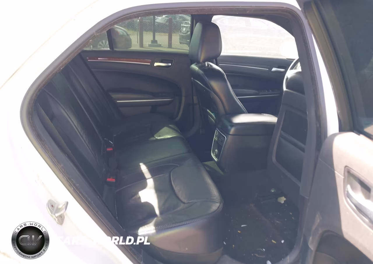 2013 Chrysler 300 Motown VIN:2C3CCAAG0DH534000 - 8