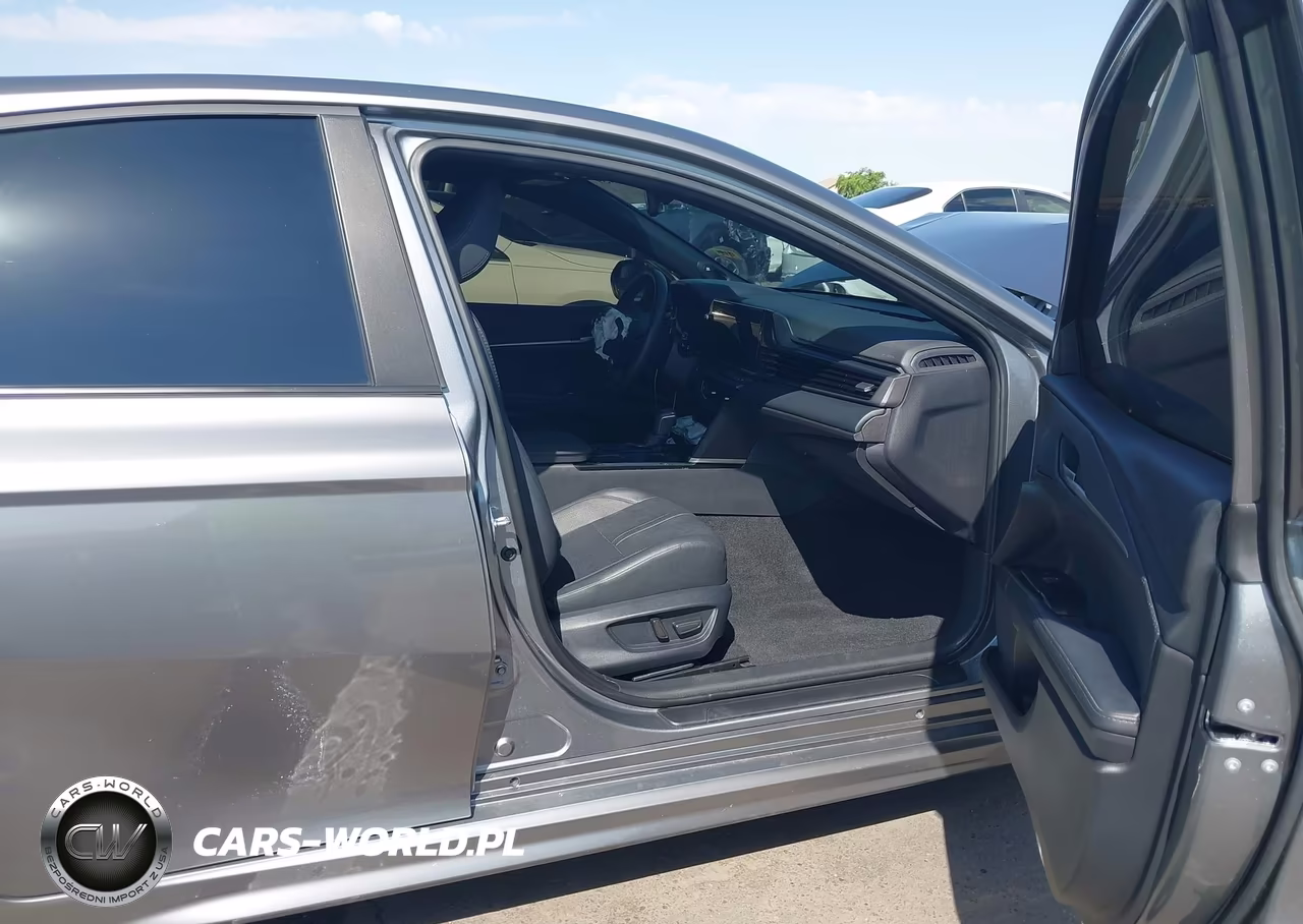 2025 Toyota Camry Xse VIN:4T1DAACK3SU644696 - 5