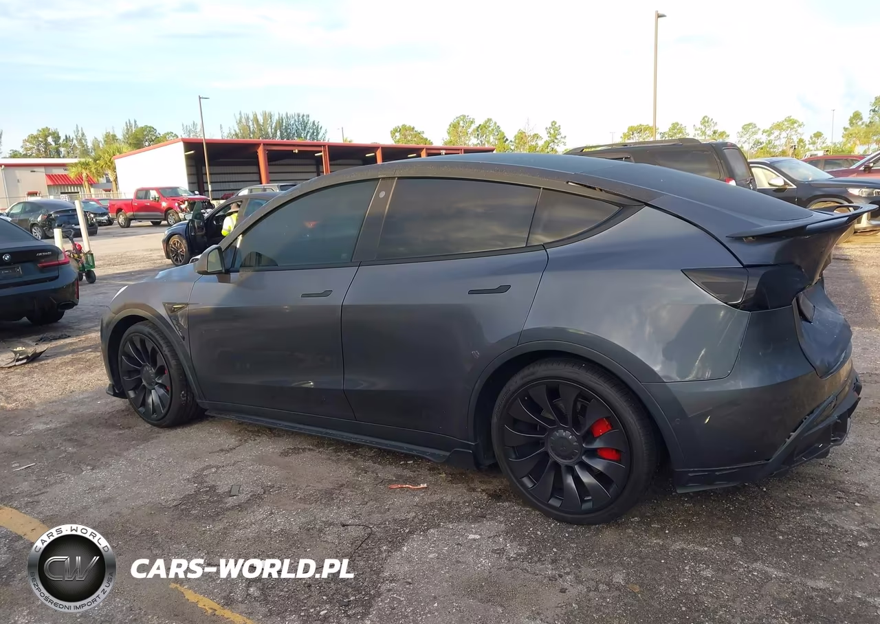2022 Tesla Model Y Performance Dual Motor All-Wheel Drive VIN:7SAYGDEF8NF336736 - 3