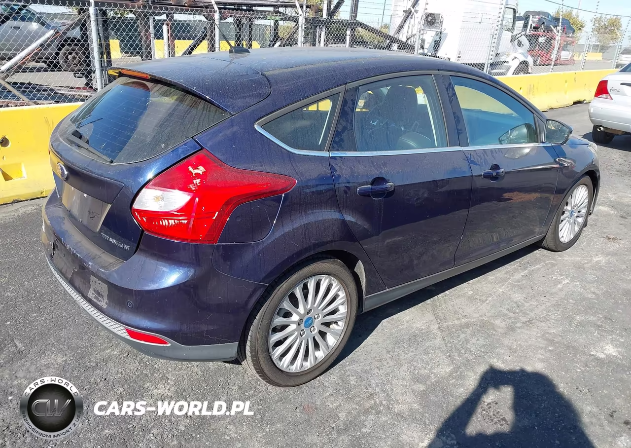 2012 Ford Focus Titanium VIN:1FAHP3N29CL131110 - 4