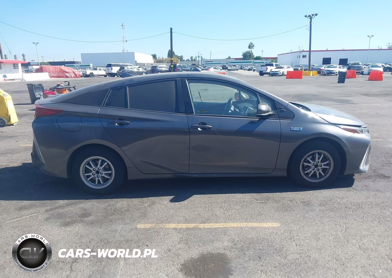 2017 Toyota Prius Prime Plus VIN:JTDKARFP3H3065921 - 13