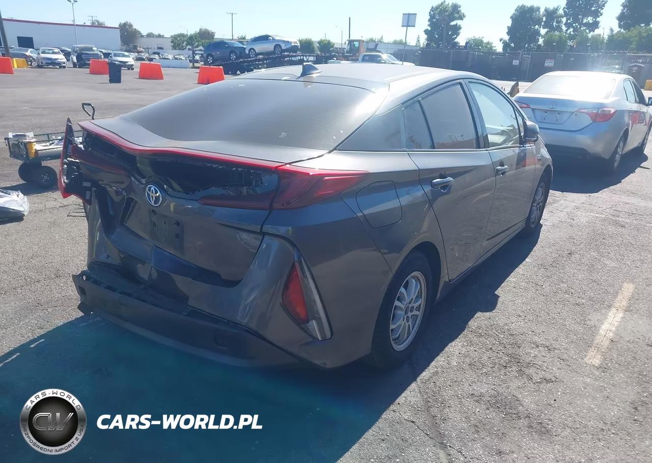 2017 Toyota Prius Prime Plus VIN:JTDKARFP3H3065921 - 4