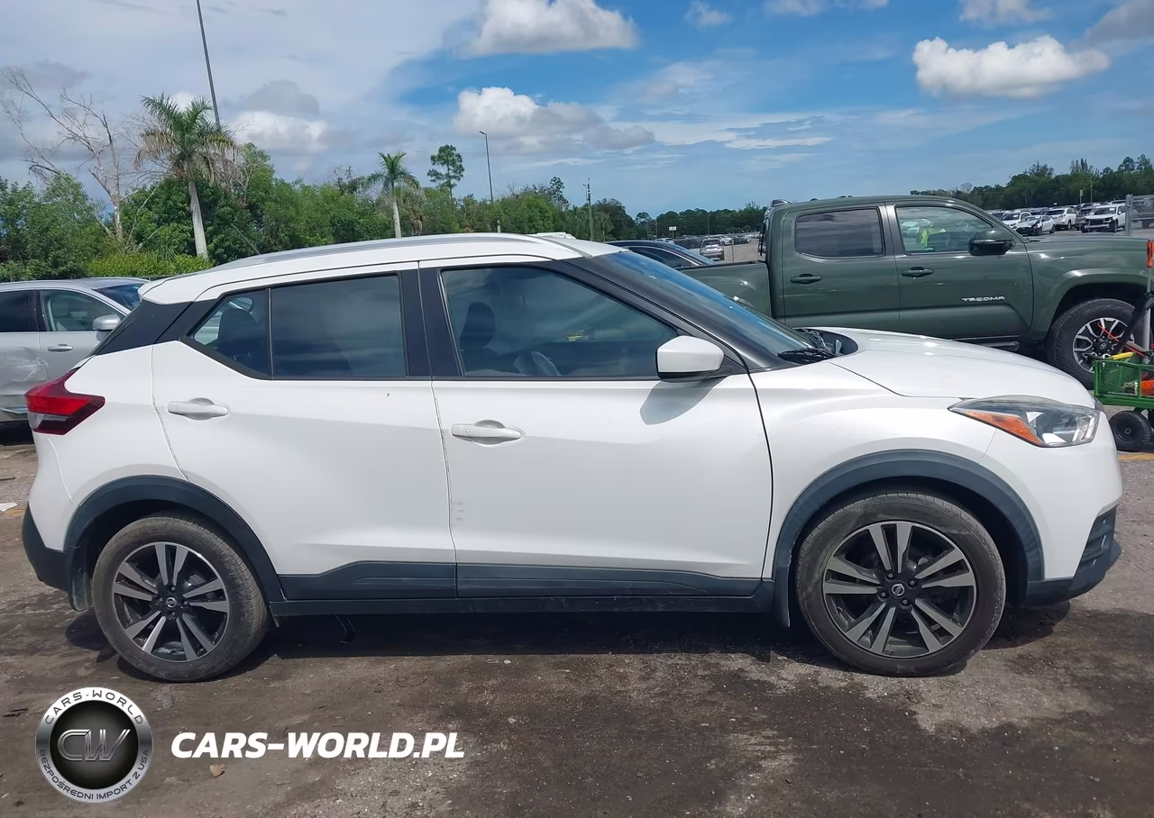 2018 Nissan Kicks Sv VIN:3N1CP5CUXJL545487 - 13