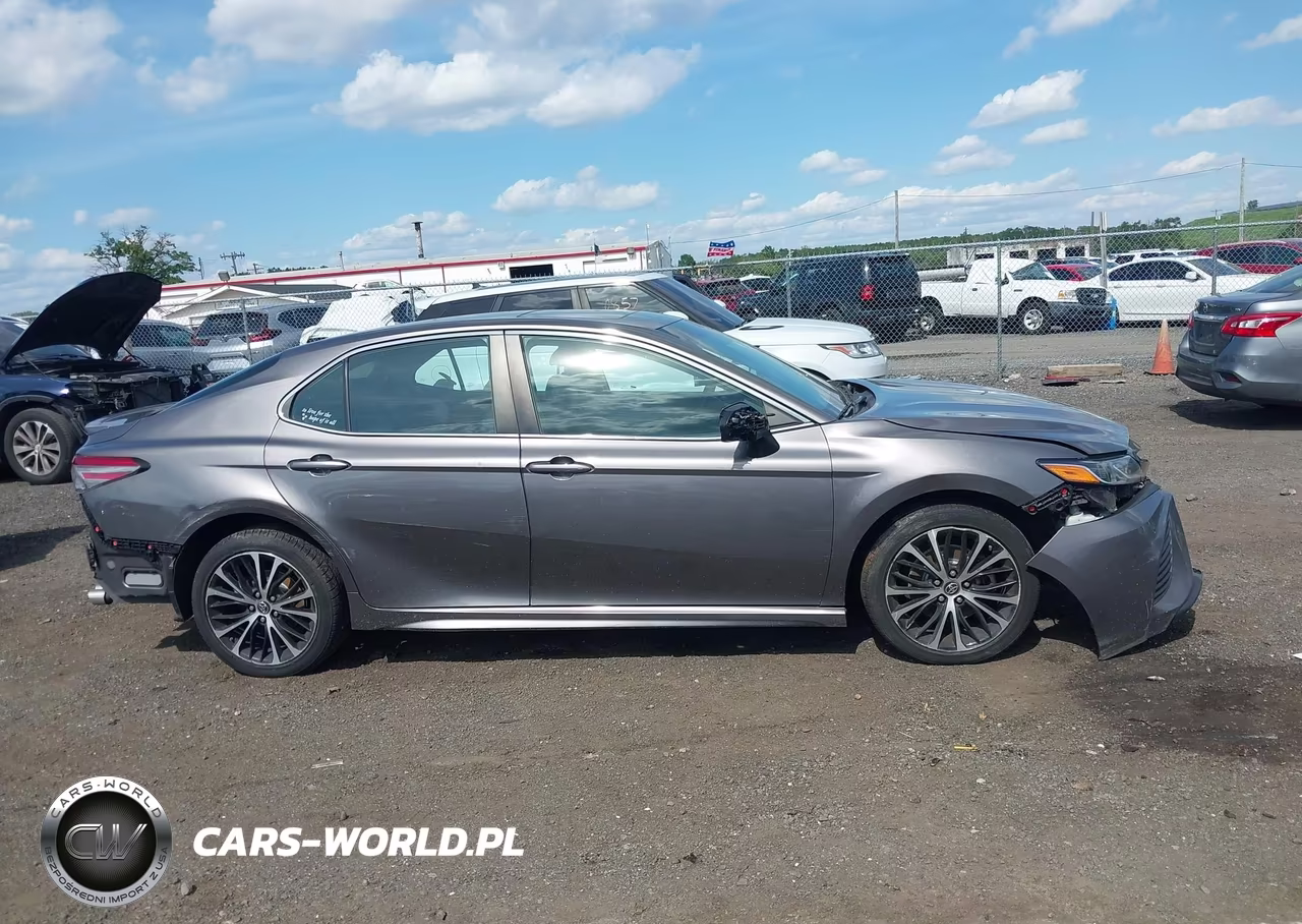 2018 Toyota Camry Se VIN:4T1B11HK3JU151826 - 12