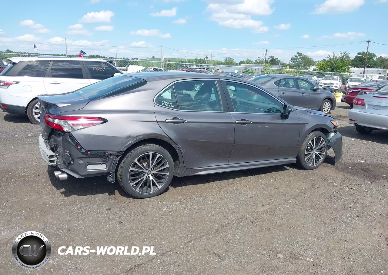 2018 Toyota Camry Se VIN:4T1B11HK3JU151826 - 4