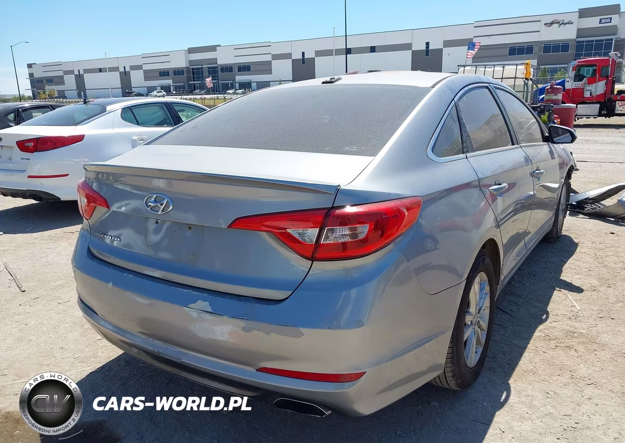 2016 Hyundai Sonata VIN:5NPE24AF7GH402573 - 4
