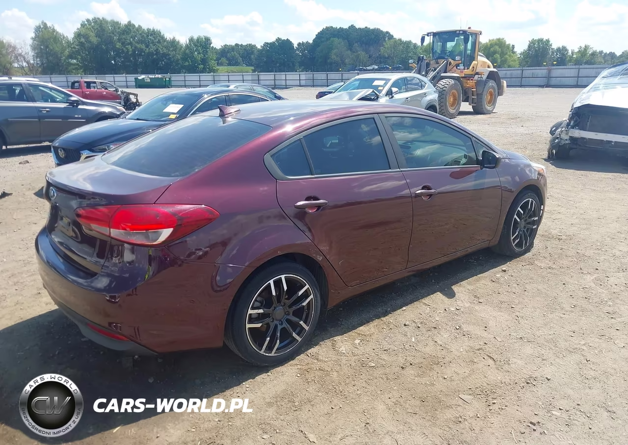 2018 Kia Forte Lx VIN:3KPFL4A76JE199603 - 4