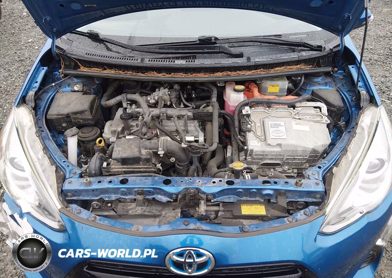 2015 Toyota Prius C Three VIN:JTDKDTB33F1088289 - 10