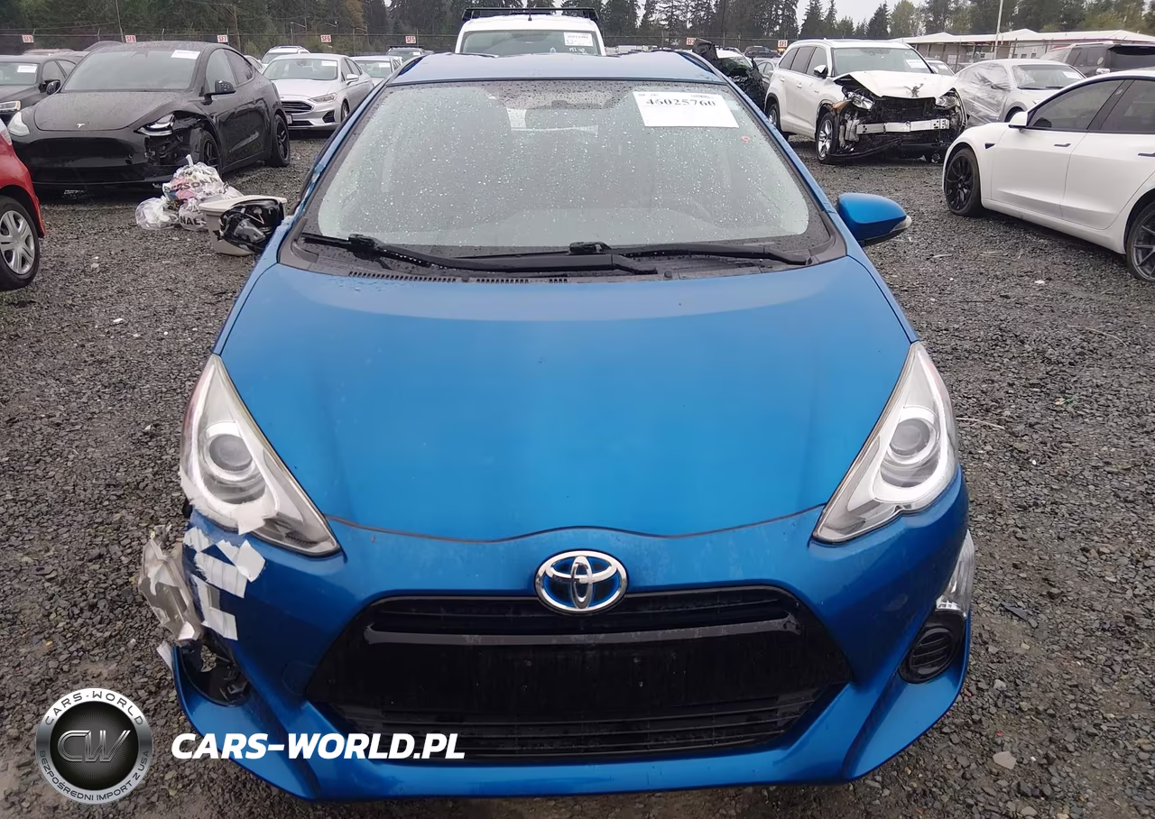 2015 Toyota Prius C Three VIN:JTDKDTB33F1088289 - 12