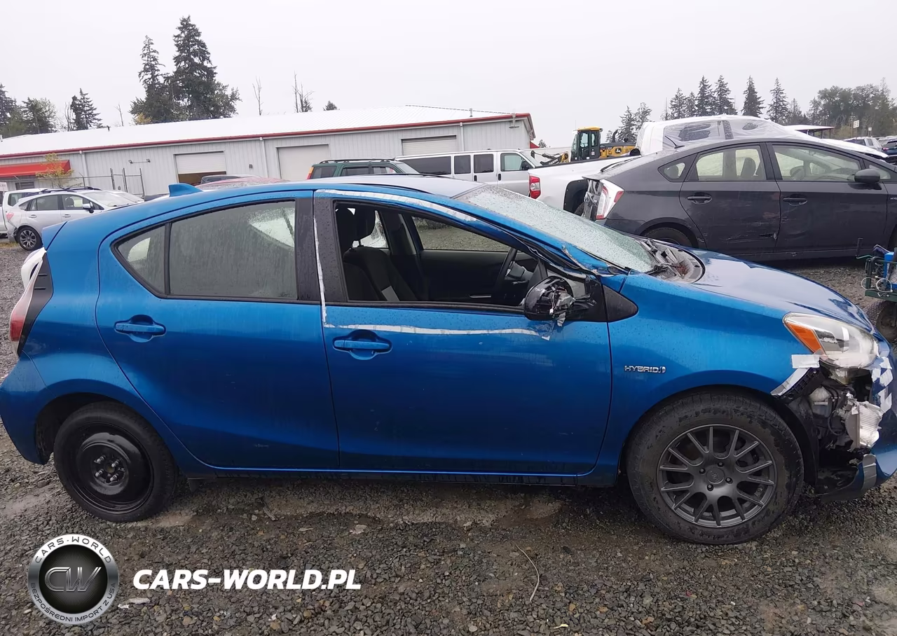 2015 Toyota Prius C Three VIN:JTDKDTB33F1088289 - 13