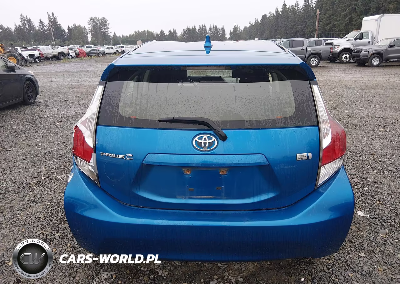 2015 Toyota Prius C Three VIN:JTDKDTB33F1088289 - 16