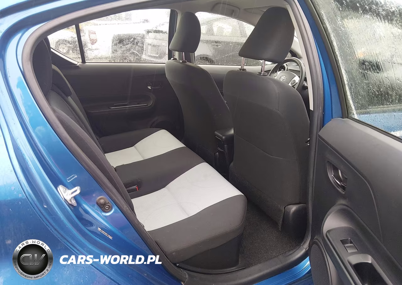 2015 Toyota Prius C Three VIN:JTDKDTB33F1088289 - 18