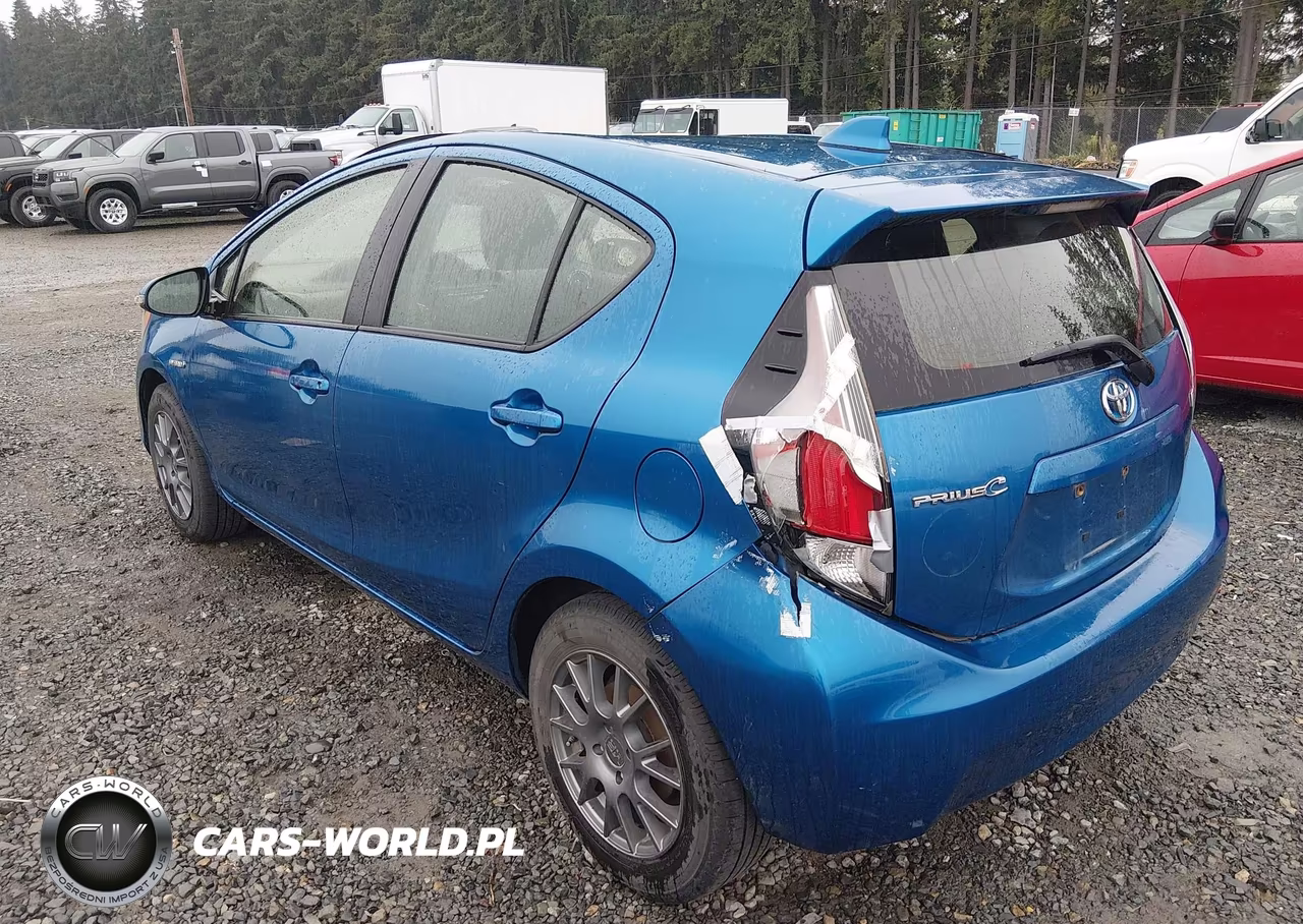 2015 Toyota Prius C Three VIN:JTDKDTB33F1088289 - 3