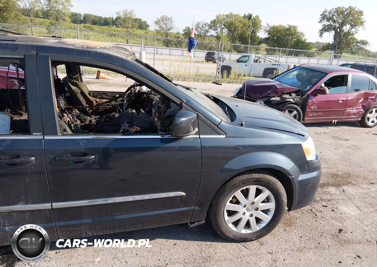 2014 Chrysler Town & Country Touring VIN:2C4RC1BG5ER133235 - 14