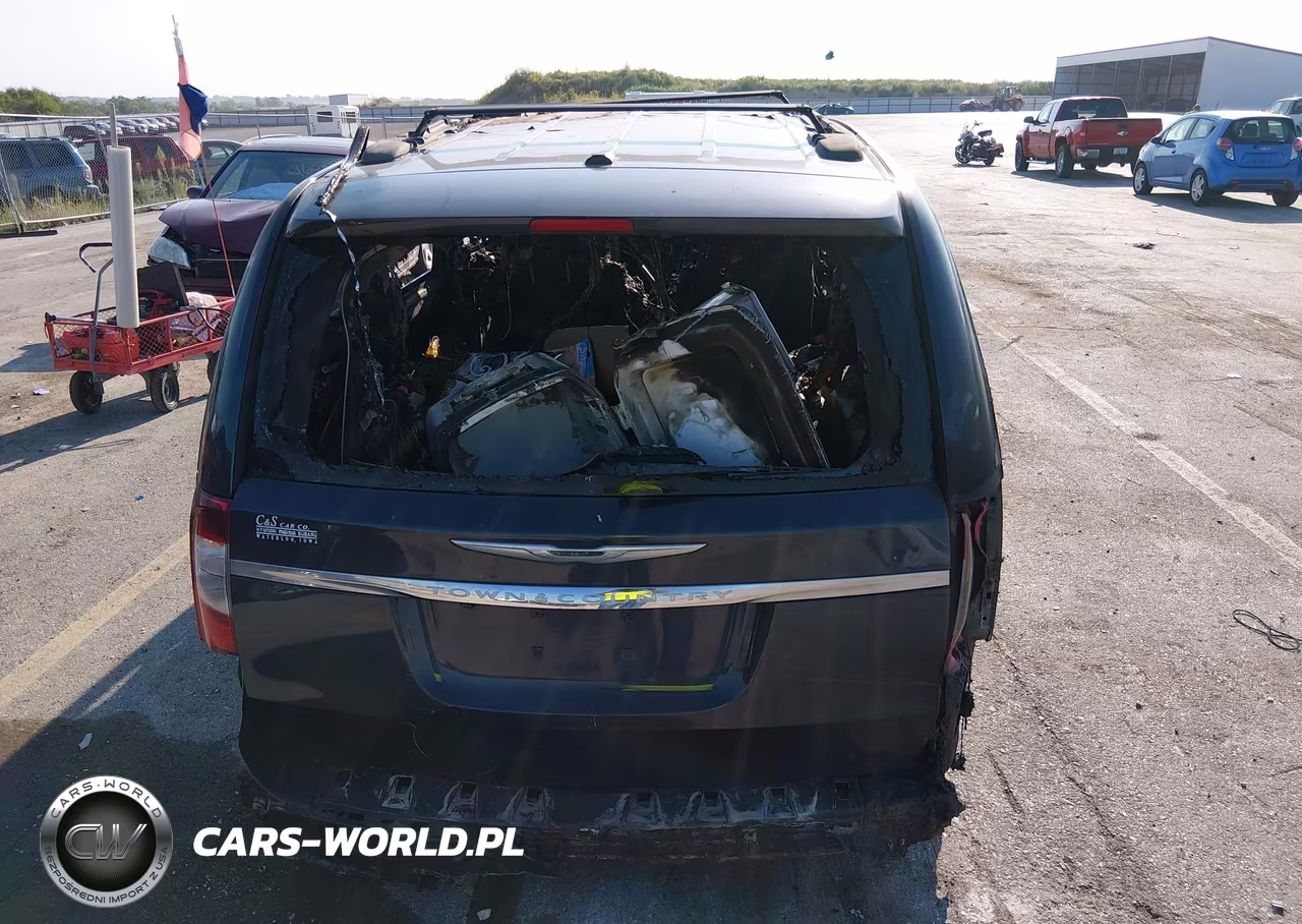 2014 Chrysler Town & Country Touring VIN:2C4RC1BG5ER133235 - 16