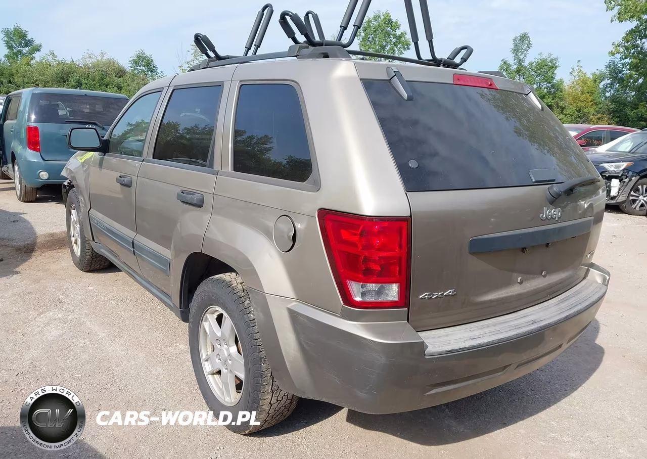 2005 Jeep Grand Cherokee Laredo VIN:1J4GR48K35C686973 - 3